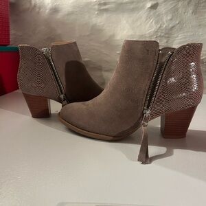 Vionic Ankle Boots